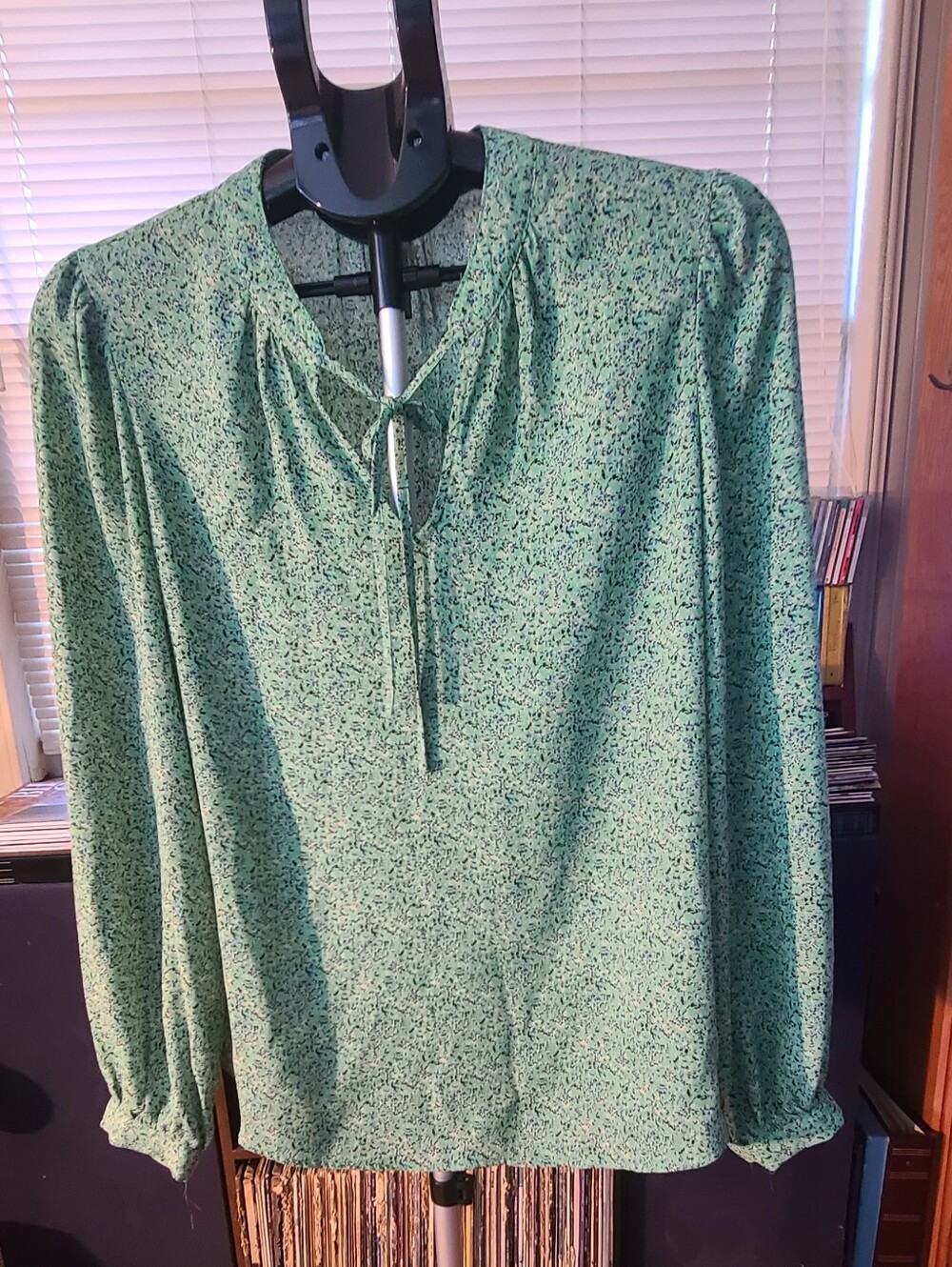 Carolina Belle Green Speckled Tie-Neck Blouse NWOT